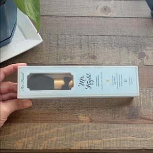 Too Faced Mr.Right The perfect powder brush